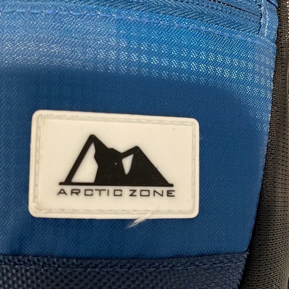 Arctic zone lunch bag with lock and lock storage with ice packs - Picture 2 of 14